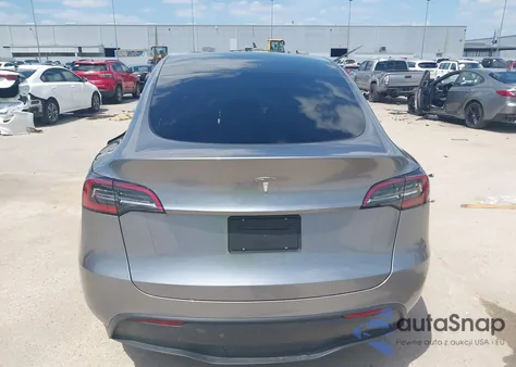 2025 Tesla Model Y Long Range Dual Motor All-Wheel Drive z USA, uszkodzony, nr VIN 7SAYGDED7SA357679